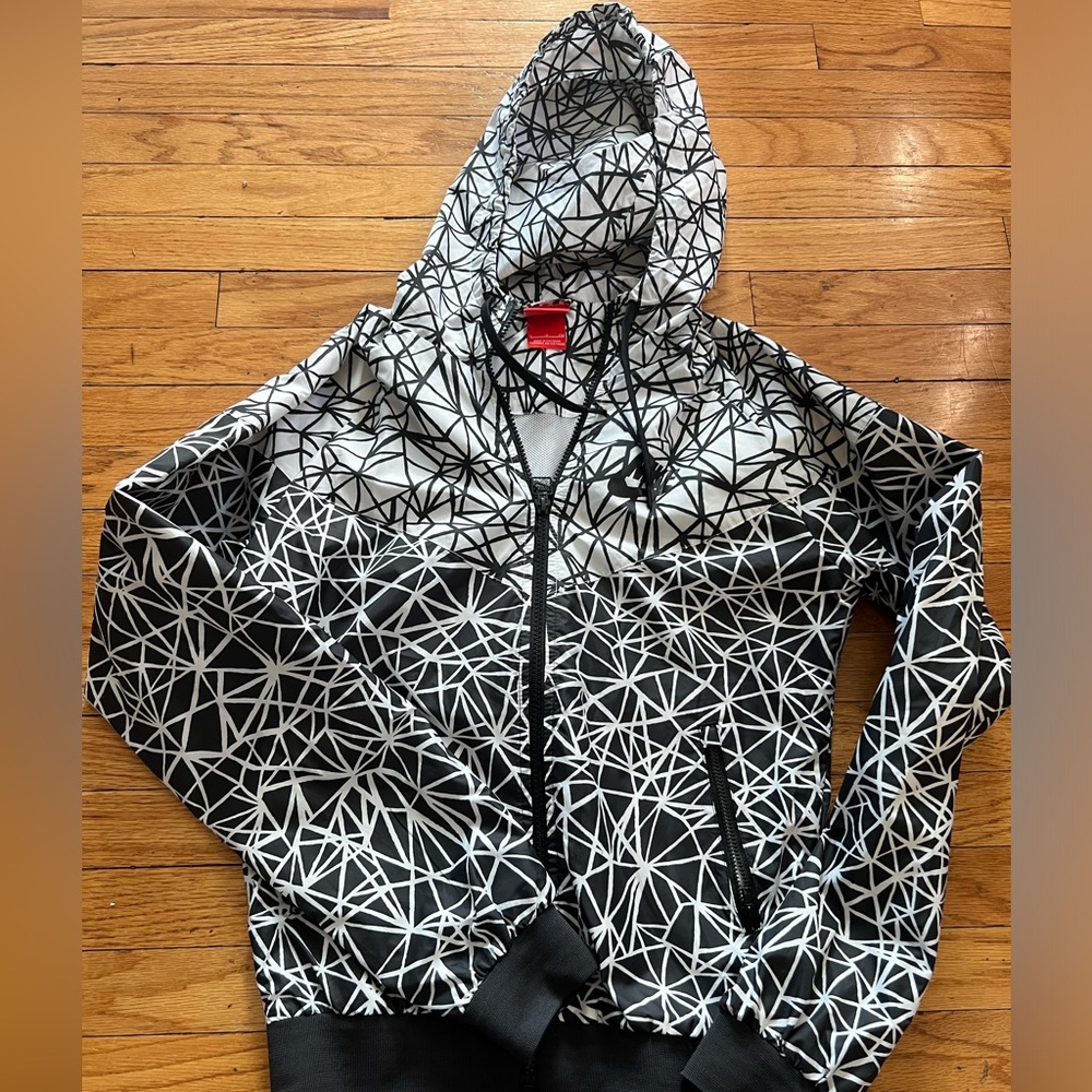 Nike wind breaker size small